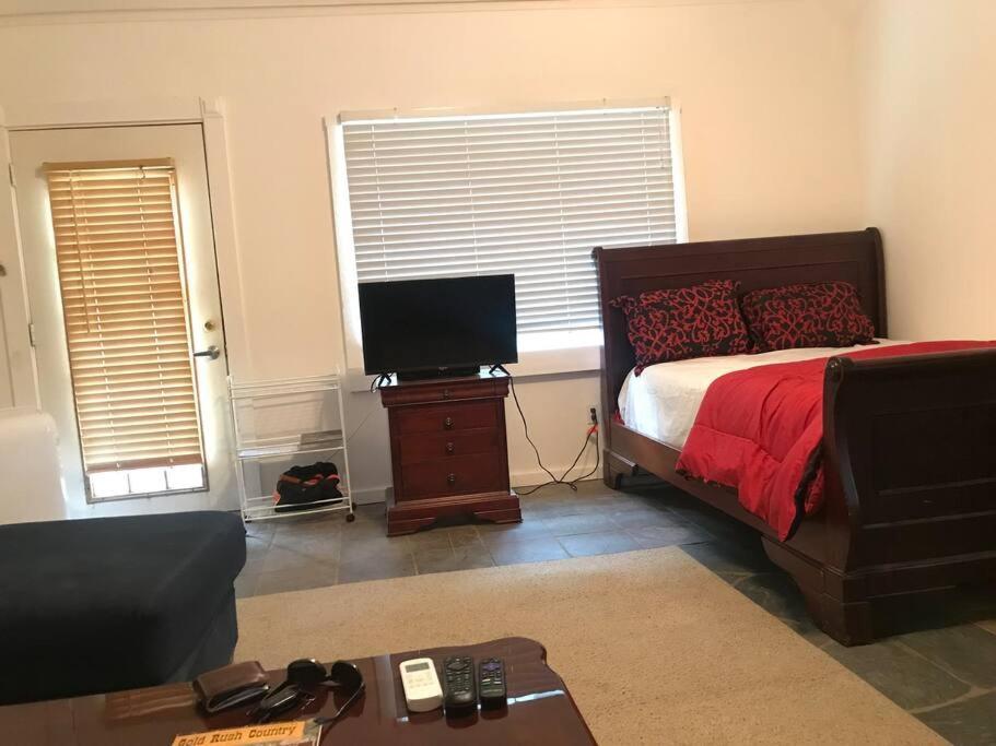 Cozy, Cheerful & Charming - Historic