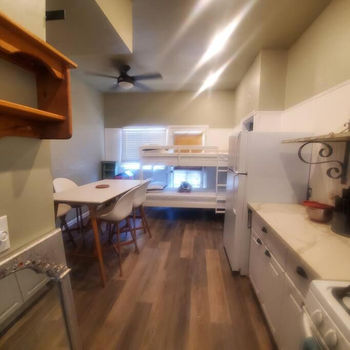 Cozy, Cheerful & Charming - Historic